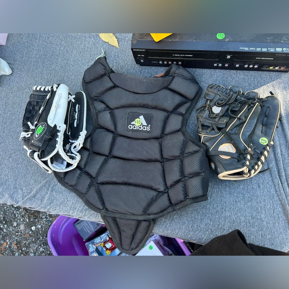 Chest guard and 2 gloves